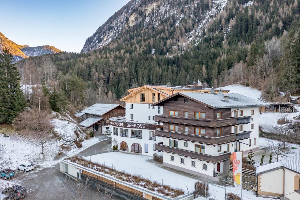 Seehueter'S Hotel Seerose Oetz Exterior photo