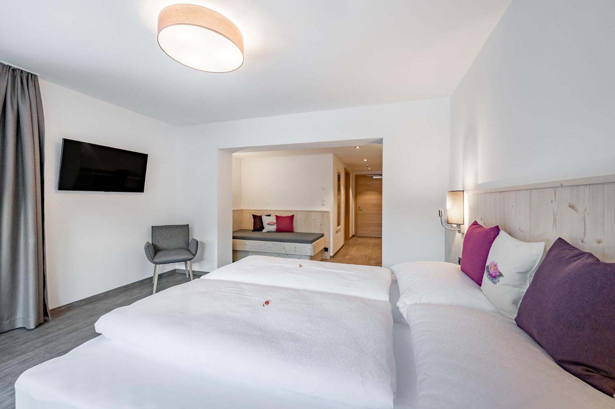 Seehueter'S Hotel Seerose Oetz Room photo