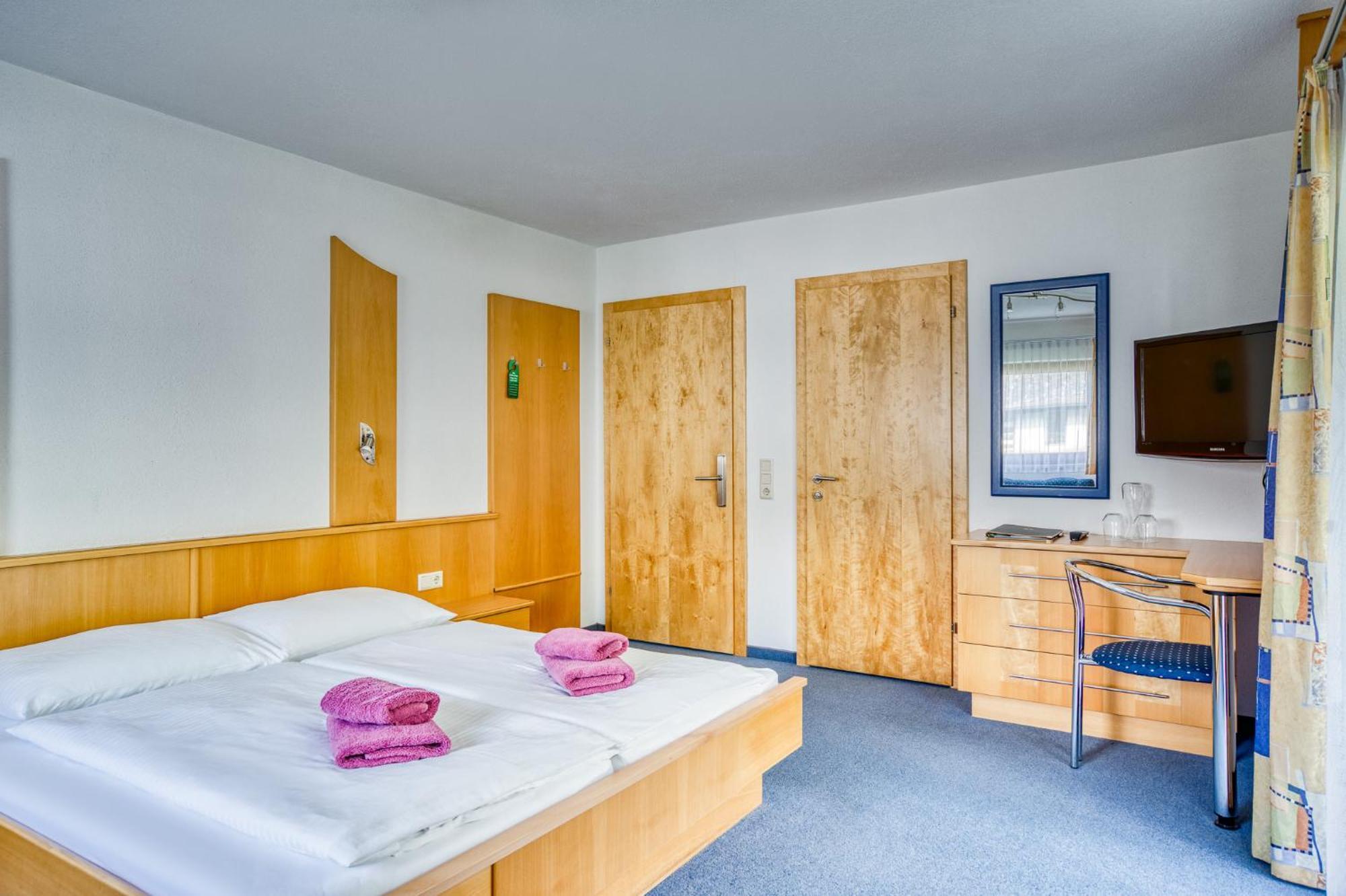 Seehueter'S Hotel Seerose Oetz Room photo